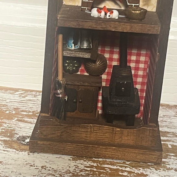 Vintage Christmas Theme
Diorama/Shadowbox - Picture 4 of 6